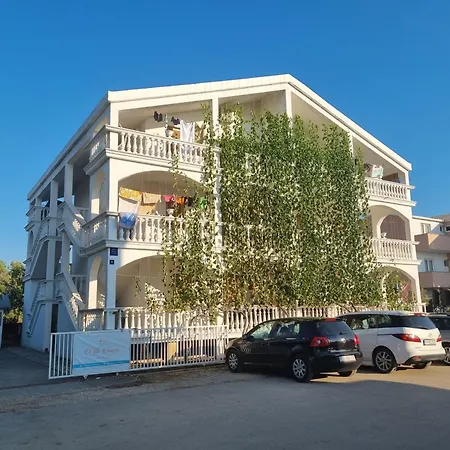 Ivana Apartmán Biograd Na Moru